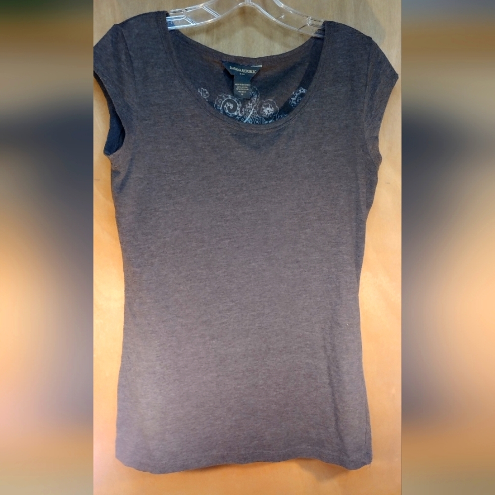 Banana Republic brown M embroidery  print on back